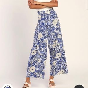 NWT - Lulu’s Floral Wide Legged Pants